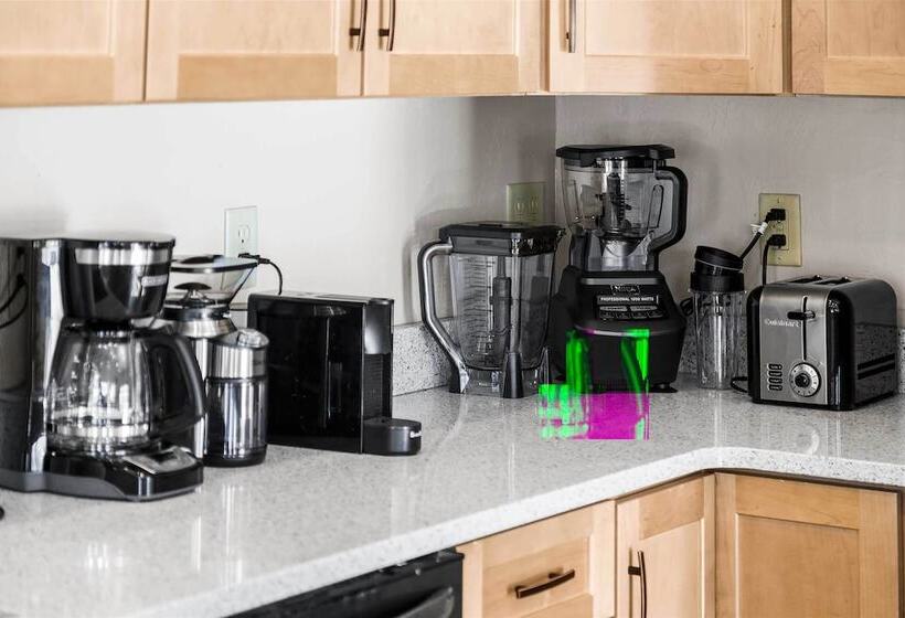 Modern Red Lodge Cabin Walk To Broadway Ave