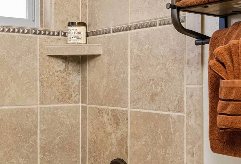 Modern Red Lodge Cabin Walk To Broadway Ave