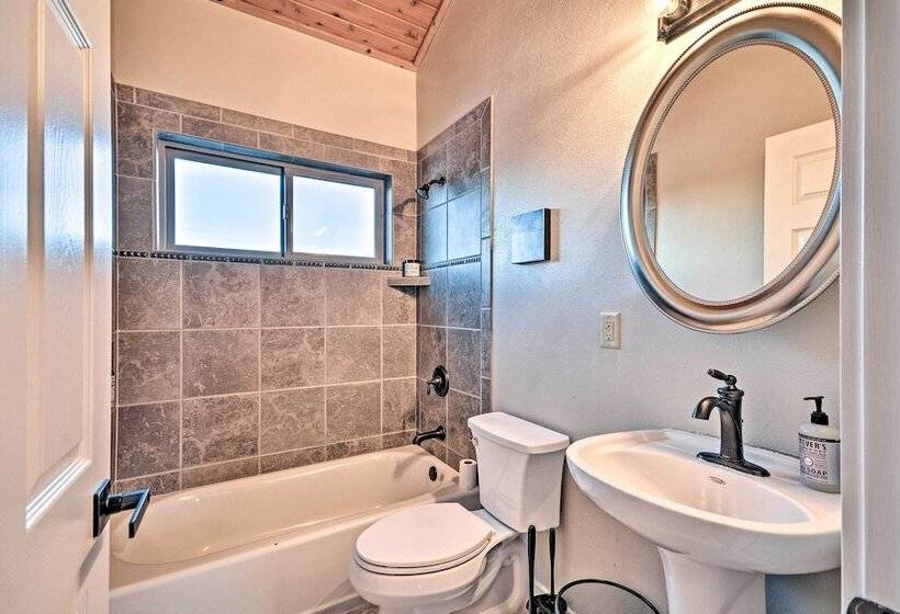 Modern Red Lodge Cabin Walk To Broadway Ave