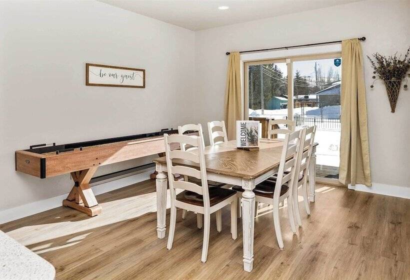 Modern Red Lodge Cabin Walk To Broadway Ave