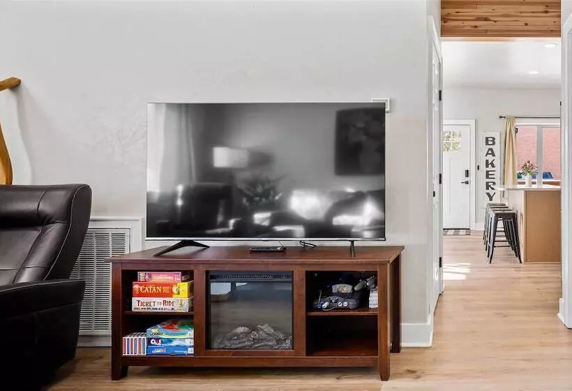 Modern Red Lodge Cabin   Walk To Broadway Ave