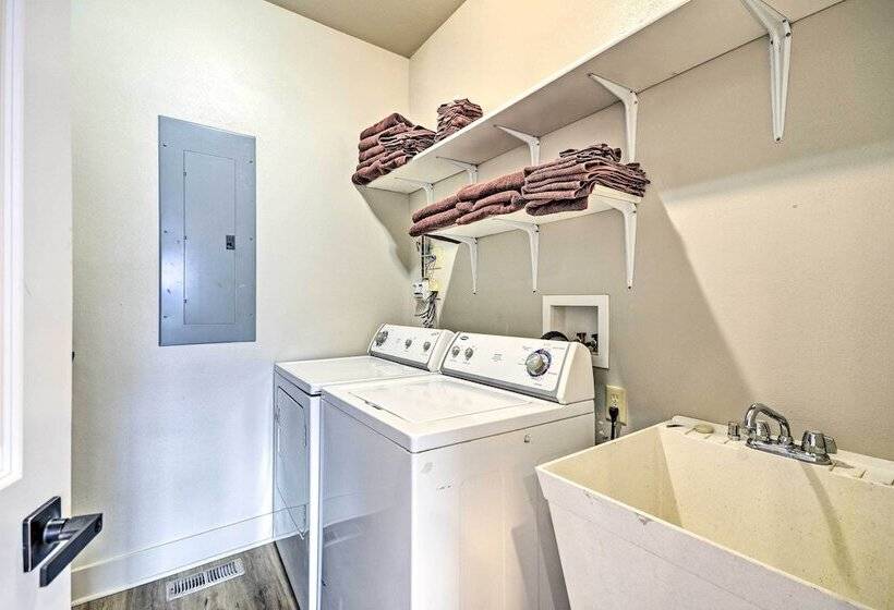 Modern Red Lodge Cabin Walk To Broadway Ave