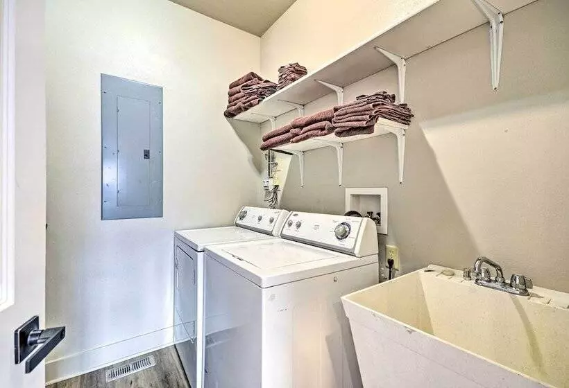 Modern Red Lodge Cabin   Walk To Broadway Ave