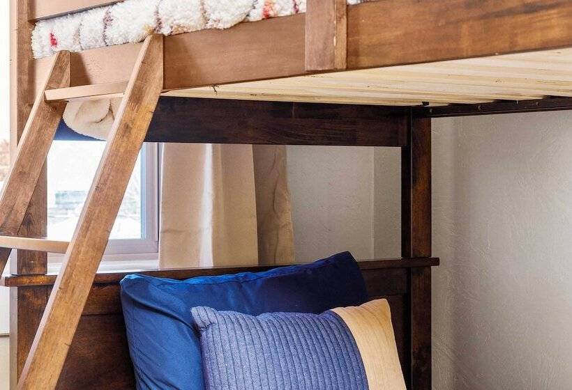 Modern Red Lodge Cabin Walk To Broadway Ave