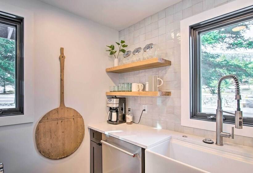 Modern Riverfront Home: 6 Mi To Big Sky Town!