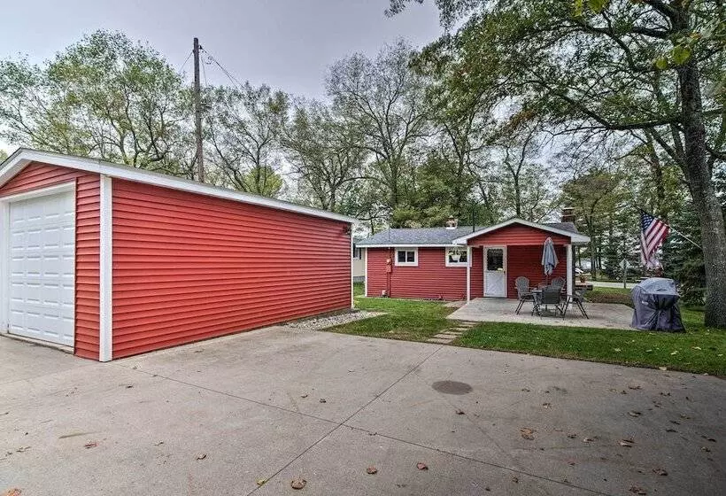 National City Cottage W/ Patio, Steps To Lake!