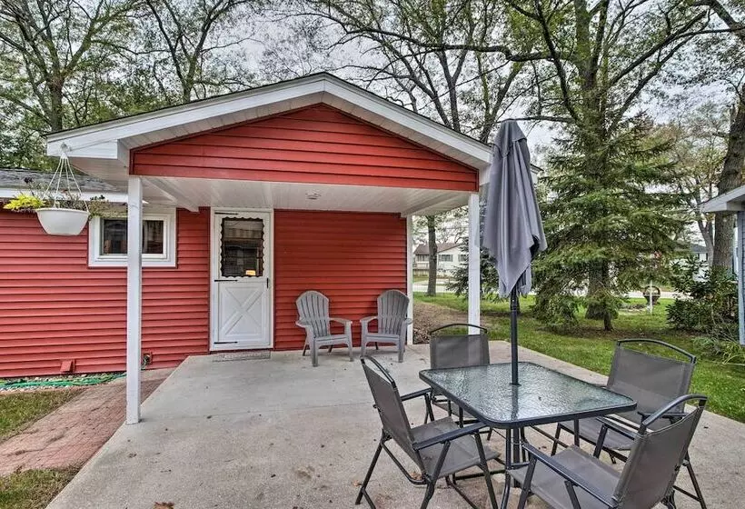 National City Cottage W/ Patio, Steps To Lake!