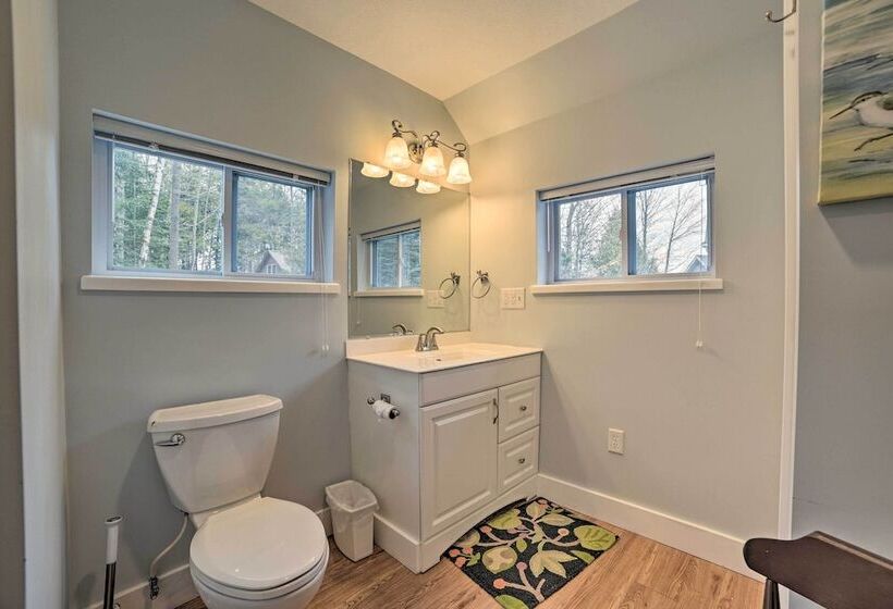 Getaway On Crystal Clear Lake: Main & Guest House!