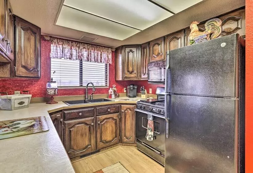 Parowan Escape With 2 Game Rooms, Deck & Yard!