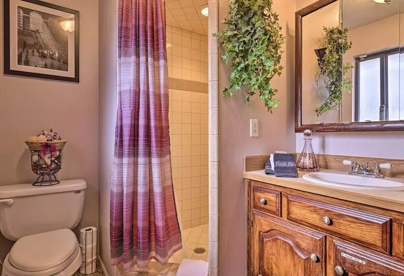 Parowan Escape With 2 Game Rooms, Deck & Yard!