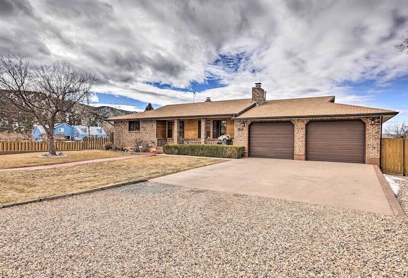 Parowan Escape With 2 Game Rooms, Deck & Yard!