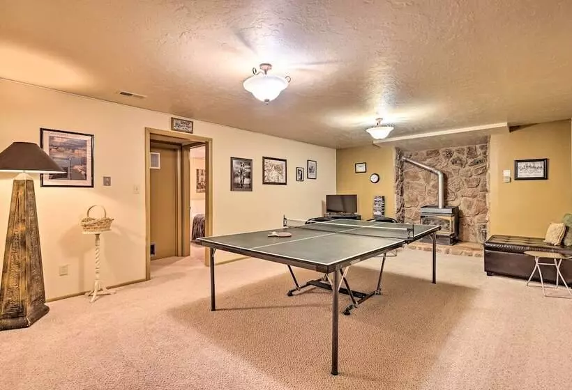 Parowan Escape With 2 Game Rooms, Deck & Yard!