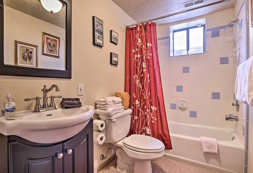 Parowan Escape With 2 Game Rooms, Deck & Yard!