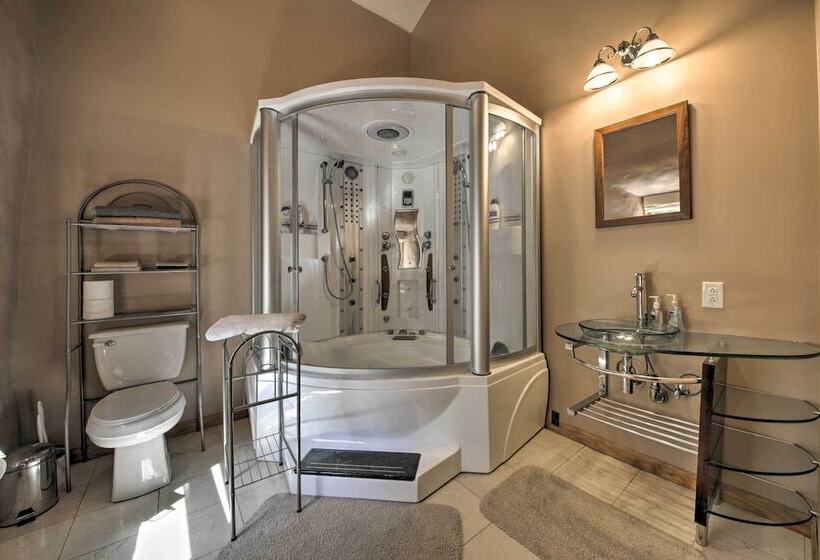 Peaceful Custom Carbondale Home W/ Pool, Near Siu!