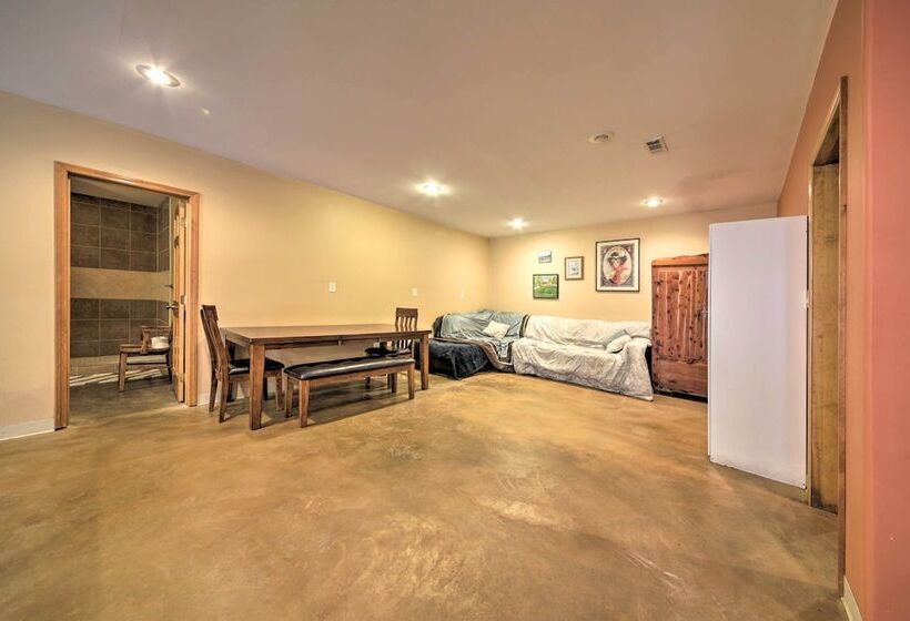 Peaceful Custom Carbondale Home W/ Pool, Near Siu!