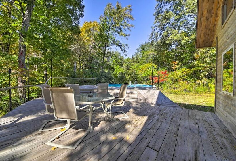 Peaceful Custom Carbondale Home W/ Pool, Near Siu!