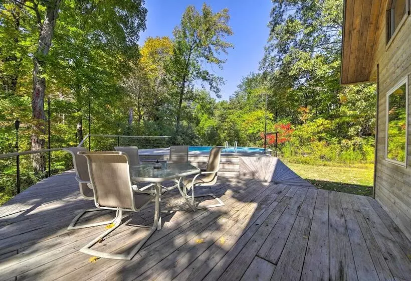 Peaceful Custom Carbondale Home W/ Pool, Near Siu!