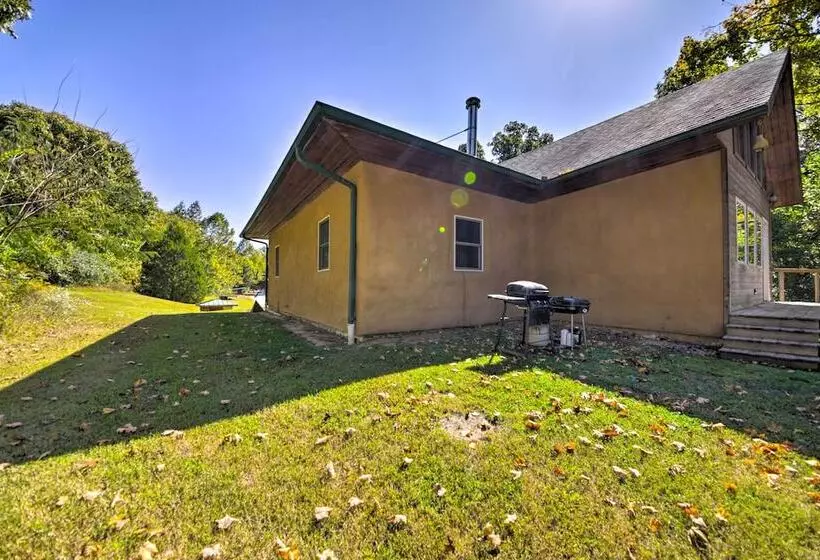 Peaceful Custom Carbondale Home W/ Pool, Near Siu!