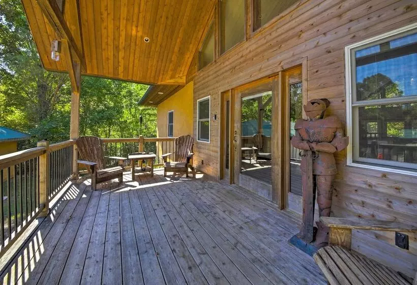 Peaceful Custom Carbondale Home W/ Pool, Near Siu!