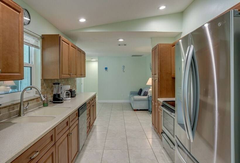 Port St. Lucie Home W/ Private Pool And Grill!