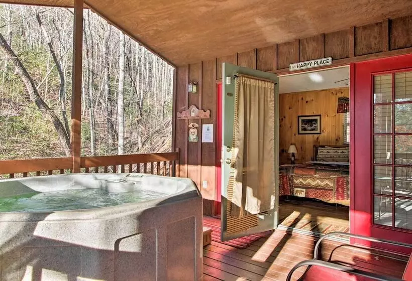 Private Gatlinburg Cabin: Pet Friendly W/ Hot Tub!