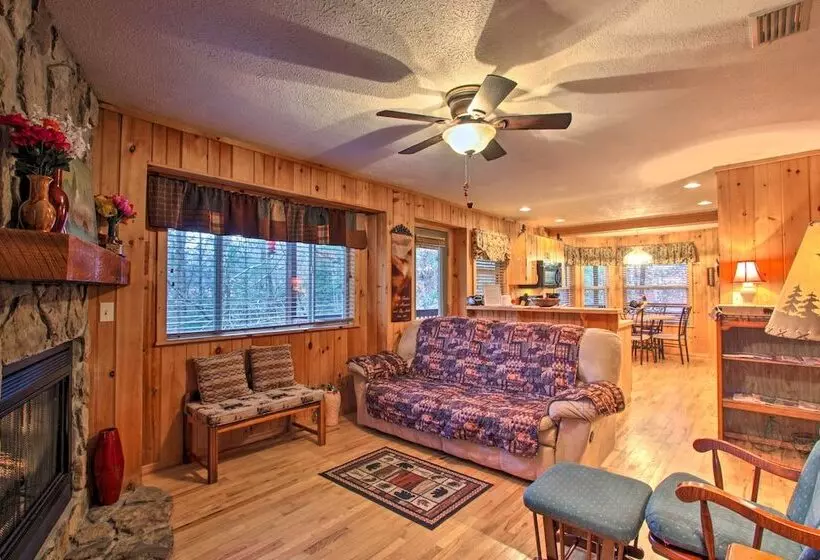 Private Gatlinburg Cabin: Pet Friendly W/ Hot Tub!
