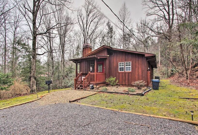 Private Gatlinburg Cabin: Pet Friendly W/ Hot Tub!