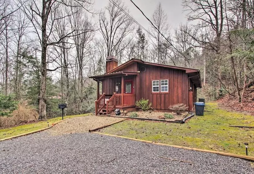 Private Gatlinburg Cabin: Pet Friendly W/ Hot Tub!