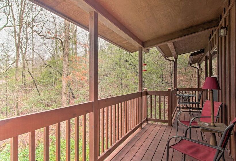 Private Gatlinburg Cabin: Pet Friendly W/ Hot Tub!