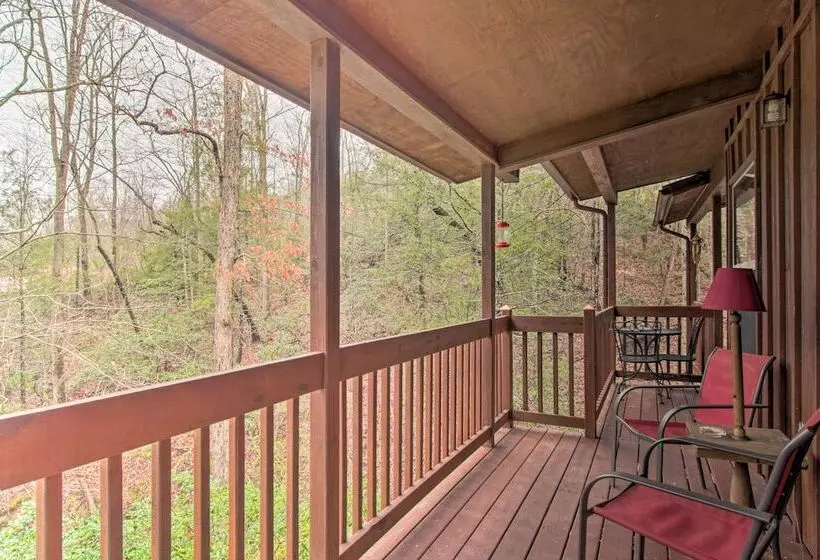 Private Gatlinburg Cabin: Pet Friendly W/ Hot Tub!