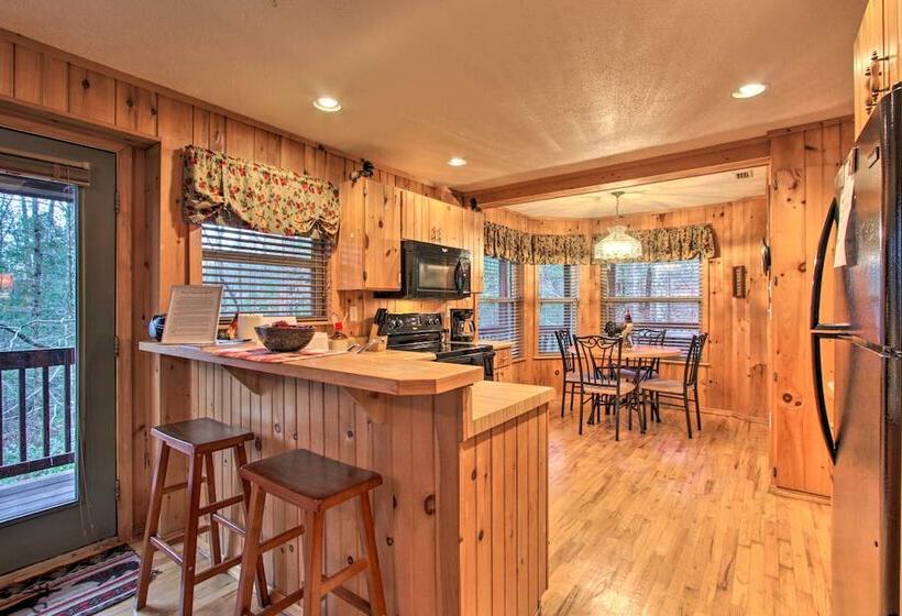 Private Gatlinburg Cabin: Pet Friendly W/ Hot Tub!