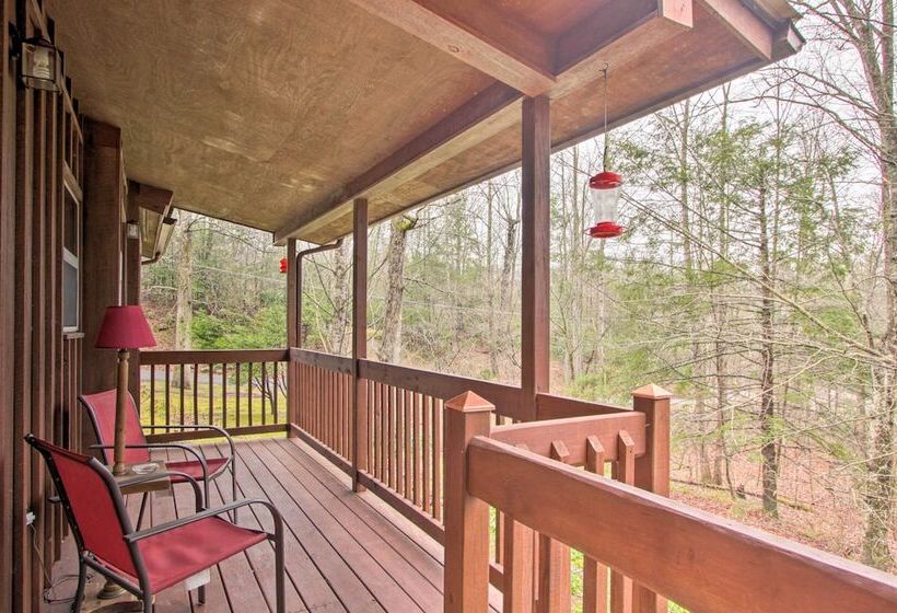 Private Gatlinburg Cabin: Pet Friendly W/ Hot Tub!