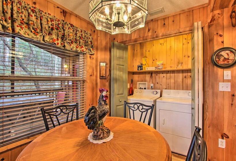 Private Gatlinburg Cabin: Pet Friendly W/ Hot Tub!