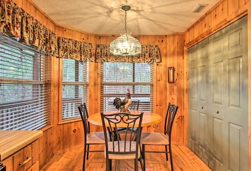 Private Gatlinburg Cabin: Pet Friendly W/ Hot Tub!