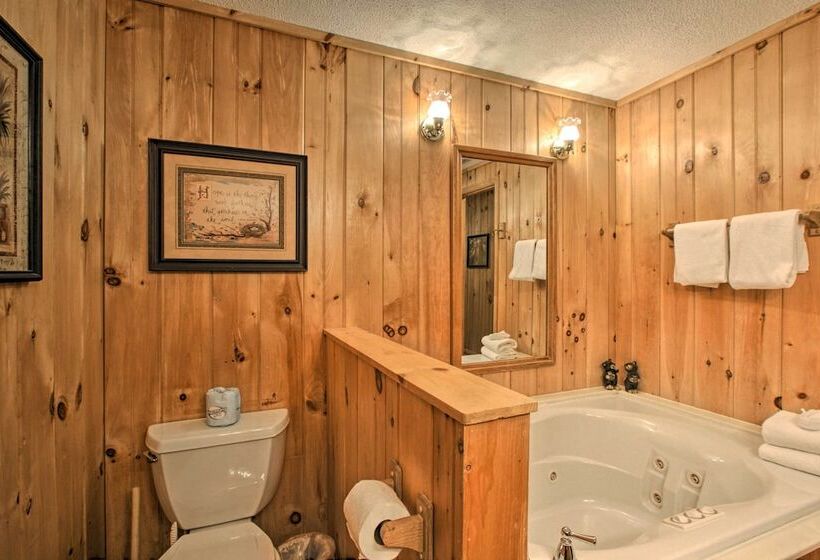 Private Gatlinburg Cabin: Pet Friendly W/ Hot Tub!