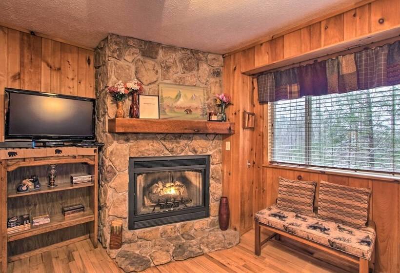 Private Gatlinburg Cabin: Pet Friendly W/ Hot Tub!