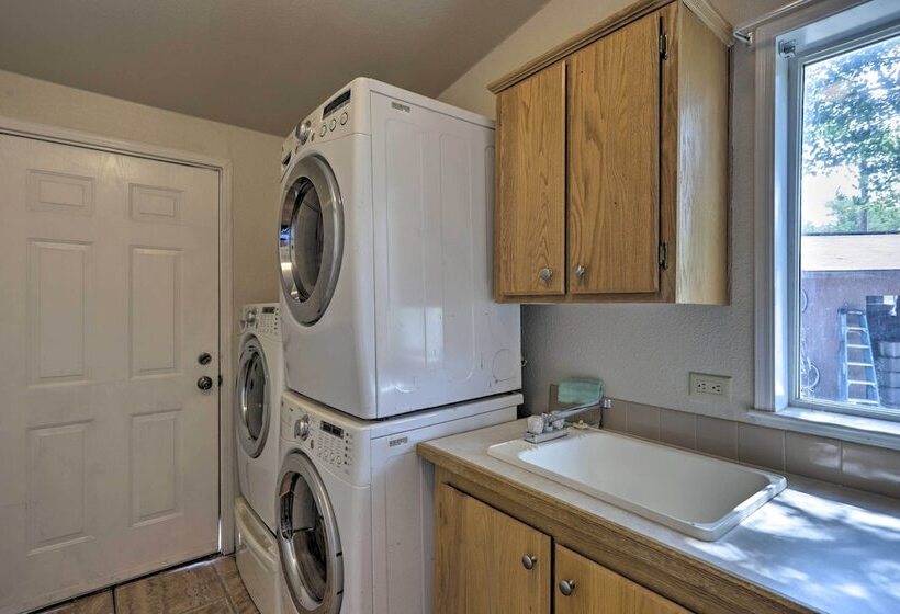 Red Rock Rambler  Moab Home W/ Hot Tub & Views!