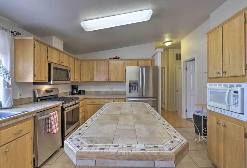 Red Rock Rambler  Moab Home W/ Hot Tub & Views!