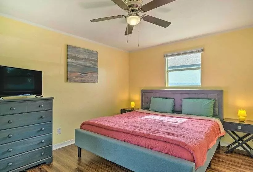 Private Pool: Family Friendly Cape Coral Retreat!