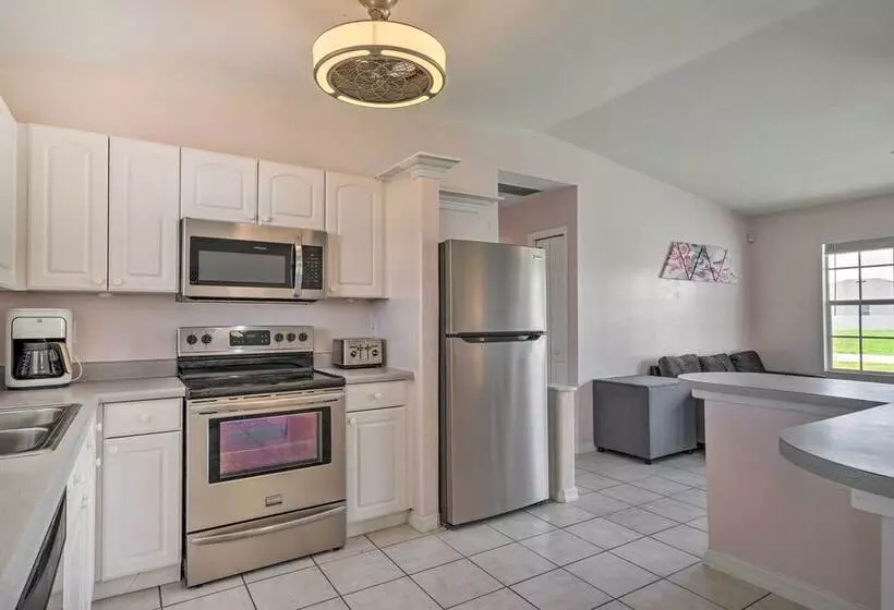 Private Pool: Family Friendly Cape Coral Retreat!