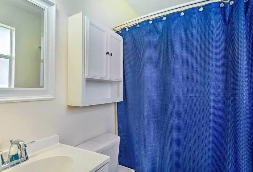 Private Pool: Family Friendly Cape Coral Retreat!