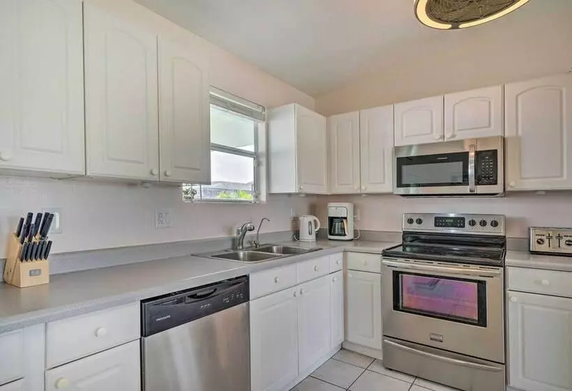 Private Pool: Family Friendly Cape Coral Retreat!