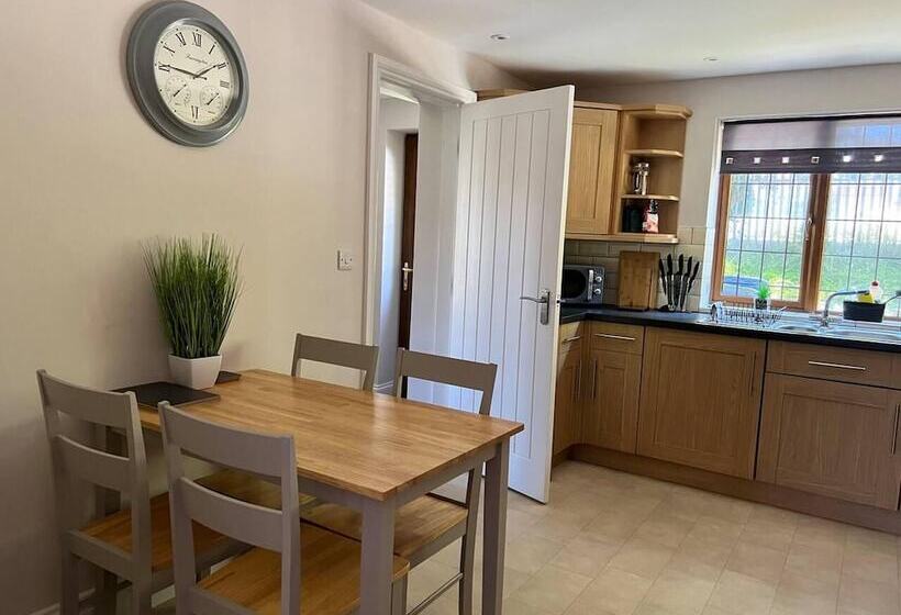 Резиденция Beautiful 2 Bed House In Lincoln