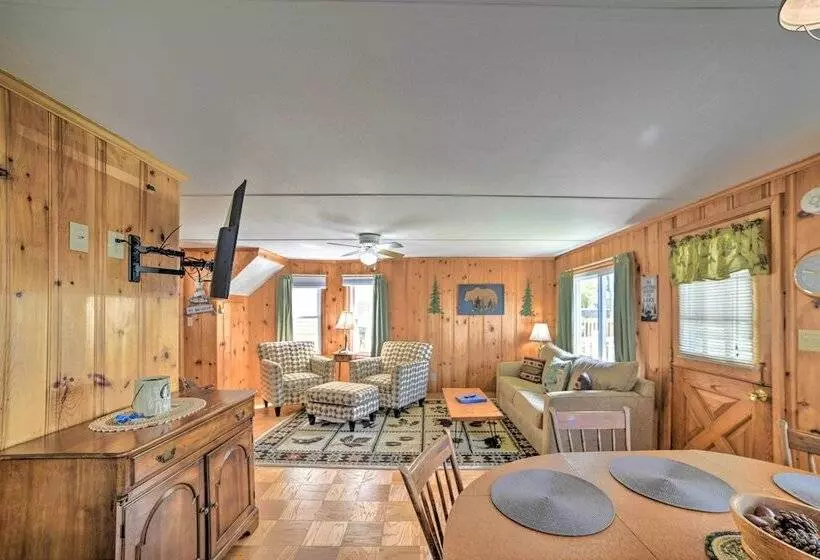 Sebago Lake Cottage W/ Patio + Beach Access!