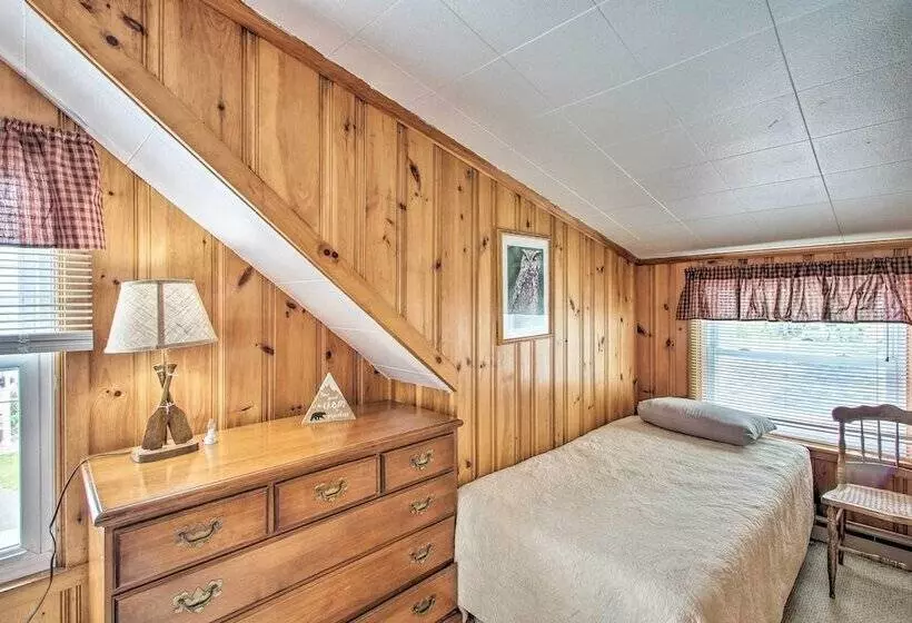 Sebago Lake Cottage W/ Patio + Beach Access!