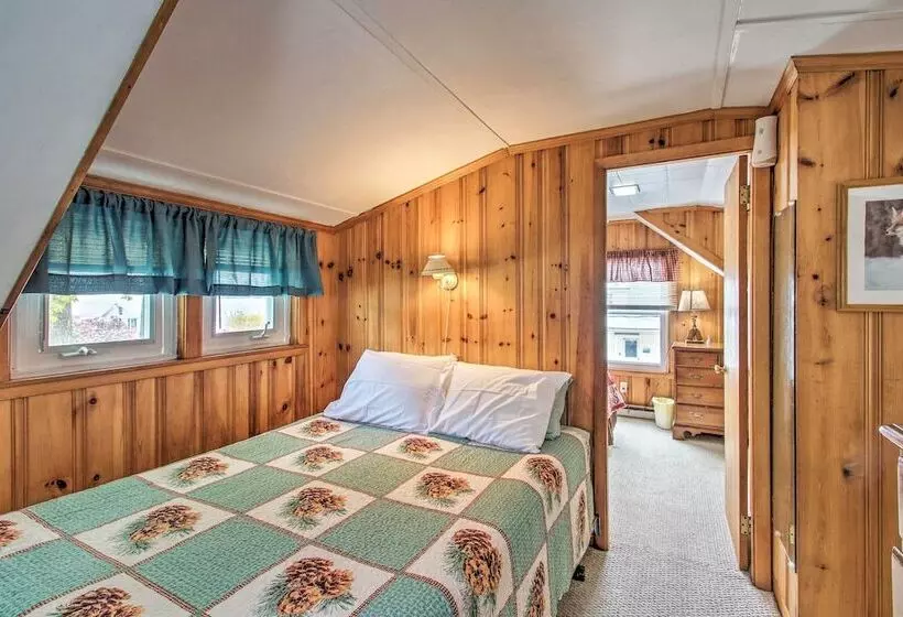 Sebago Lake Cottage W/ Patio + Beach Access!