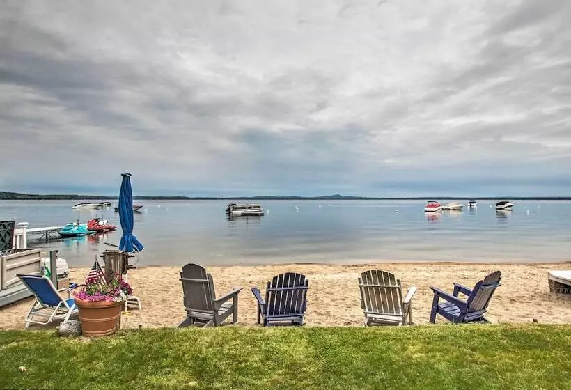 Sebago Lake Cottage W/ Patio + Beach Access!