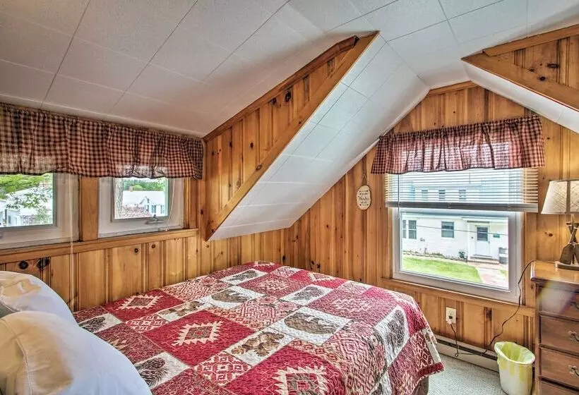 Sebago Lake Cottage W/ Patio + Beach Access!