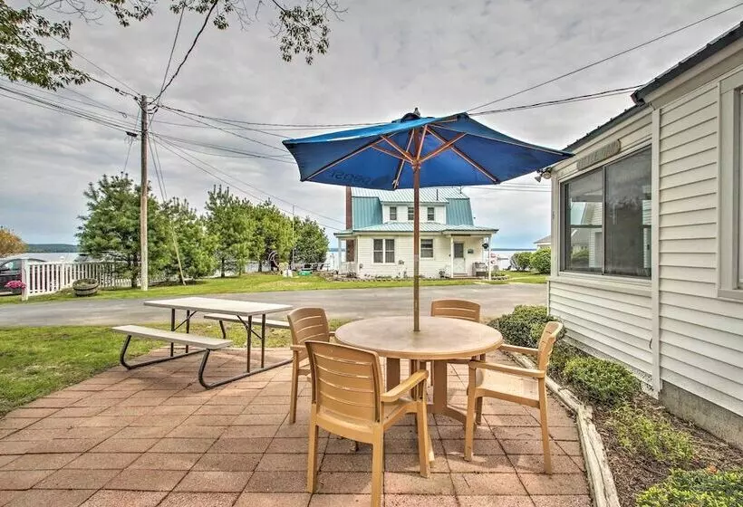Sebago Lake Cottage W/ Patio + Beach Access!