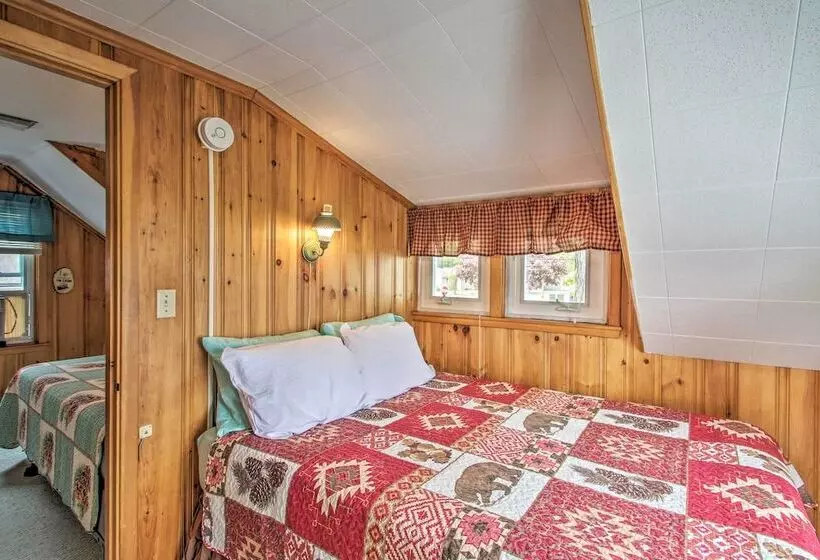 Sebago Lake Cottage W/ Patio + Beach Access!